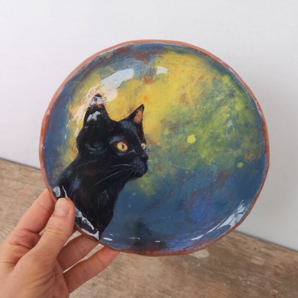 Hand painted ceramic decorative plate with black cat - Image 2